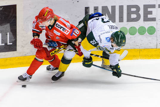 Modos Iikka Kangasniemi och Björklövens Fredric Weigel