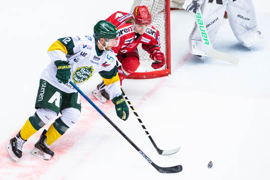 Björklövens Brian Cooper och Modos Iikka Kangasniemi
