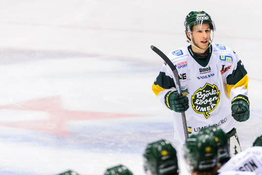 Björklövens Fredric Weigel jublar