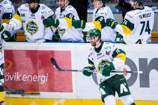 Björklövens Alex Hutchings jublar