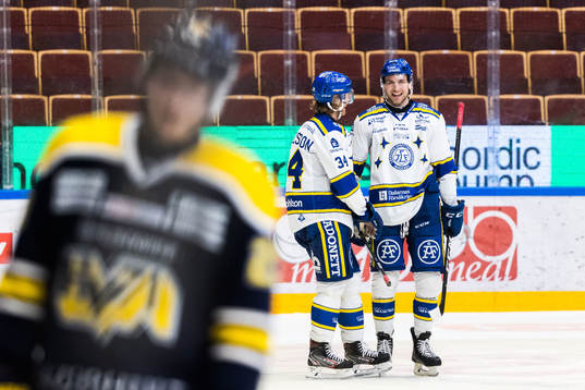 Leksands Daniel Gunnarsson jublar med Philip Samuelsson