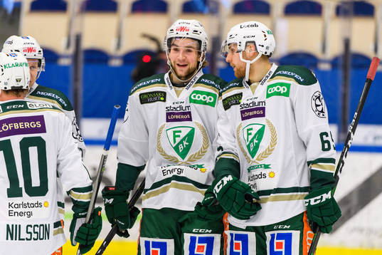 Färjestads Lucas Ekeståhl-Jonsson jublar med lagkamrater