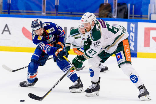 Växjös Casey Bailey och Färjestads Pontus Widerström