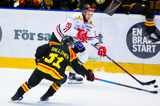 Brynäs Tomi Sallinen och Örebros Marcus Weinstock