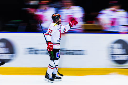 Örebros Glenn Gustafsson jublar