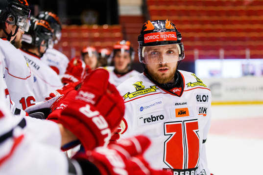 Örebros Robin Kovacs jublar