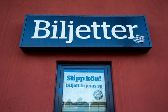 En skylt vid biljettlucka vid Monitor ERP Arena