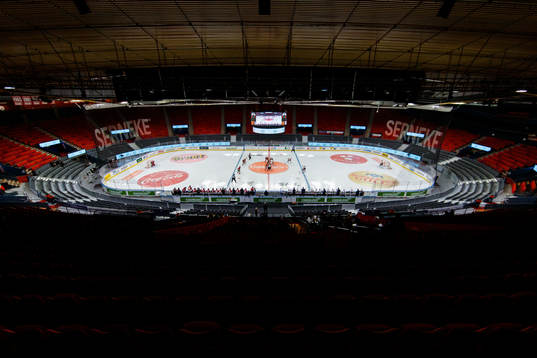 Vy över Scandinavium med tomma läktare