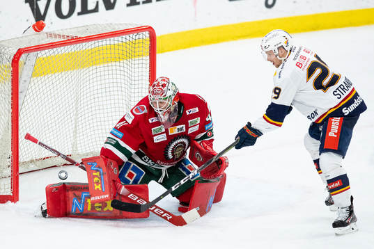 Frölundas målvakt Niklas Rubin och Djurgårdens Sebastian