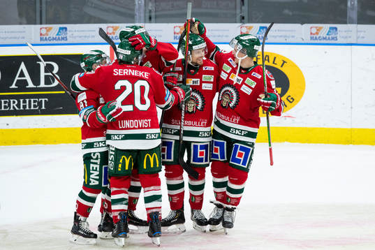 Frölundas Mats Rosseli Olsen jublar med lagkamrater