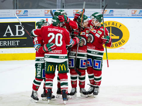 Frölundas Mats Rosseli Olsen jublar med lagkamrater