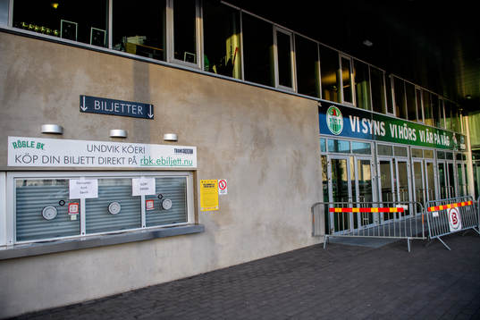 Biljettkassorna vid Catena Arena håller stängt