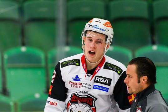 Malmö Redhawks Linus Lindstrand-Cronholm har ont och får
