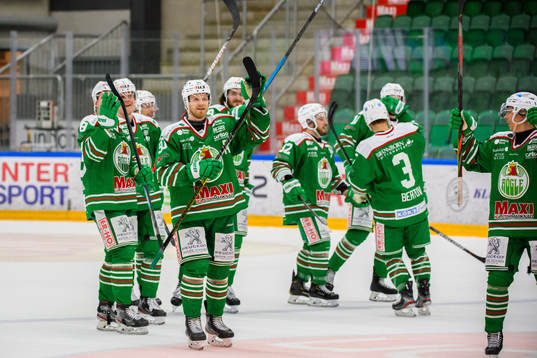 Rögles Ted Brithén lossas tacka publiken