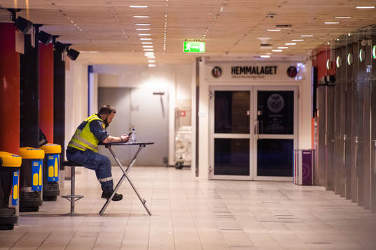 Ordningsvakt i entrén