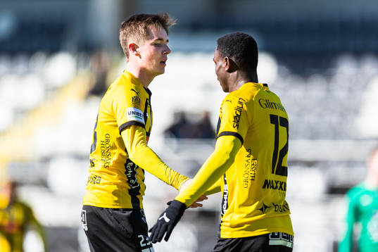 Häckens Patrik Wålemark jublar med Godswill Ekpolo