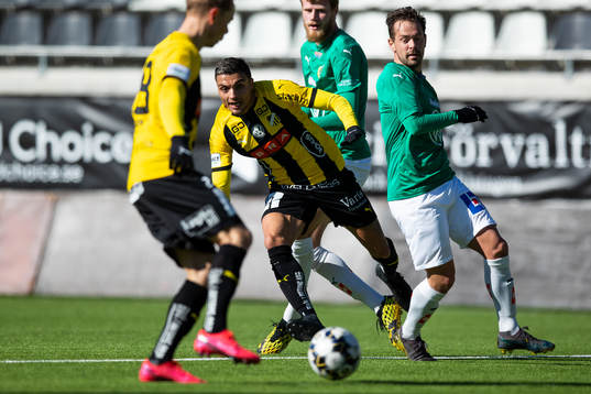 Häckens Ahmed Yasin väggspelar sig fram till 2-0 med Adam