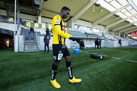 Häckens Godswill Ekpolo innan träningsmatchen i fotboll