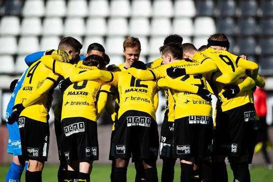 Häcken samlade innan träningsmatchen i fotboll mellan