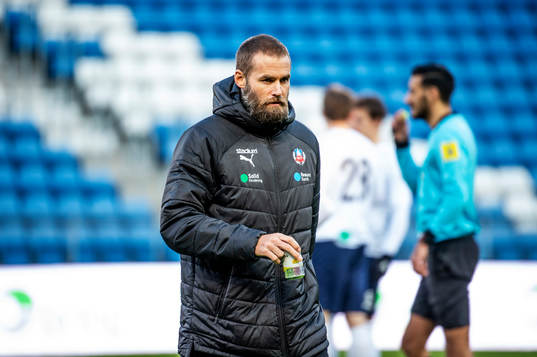 Tränare Olof Mellberg innan internmatchen i fotboll mellan