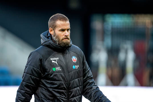 Tränare Olof Mellberg innan internmatchen i fotboll mellan