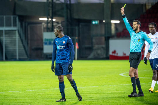 Ravy Tsouka Dozi får först gult kort, sedan rött av