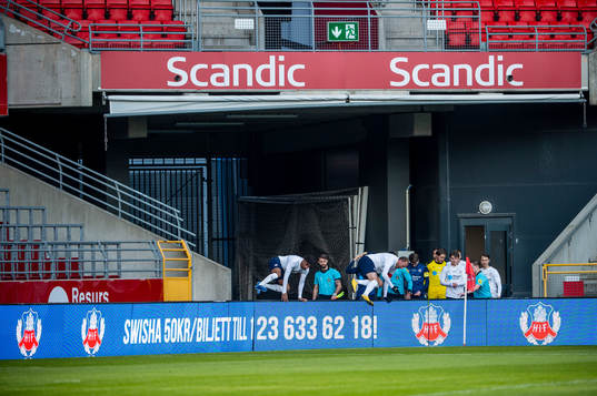 Lagen kommer in på Olympia innan internmatchen i fotboll
