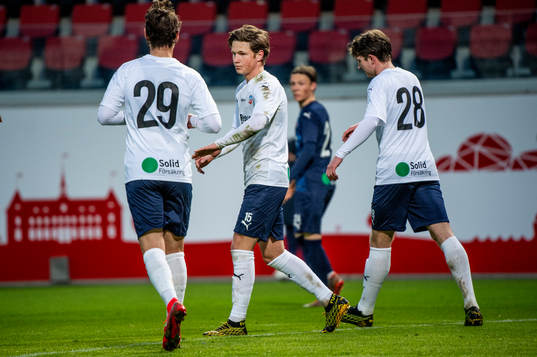 Max Svensson jublar