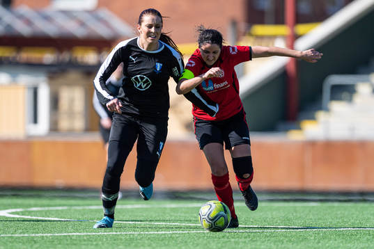 Malmö FFs Malin Gunnarsson och Lunds Liridona Mustafa