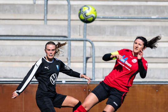 Malmö FFs Elin Björklund och Lunds Liridona Mustafa