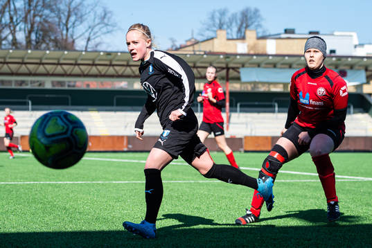 Malmö FFs Melina Skarström och Lunds Merita Tunuzliu
