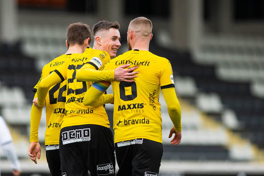 Häckens Patrik Wålemark jublar med Alexander Faltsetas