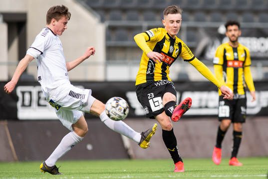 Häckens Patrik Wålemark skjuter