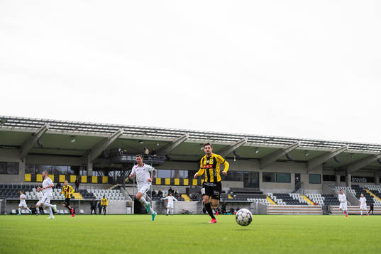 Utsiktens Martin Smedberg Dalence och Häckens Adnan Maric
