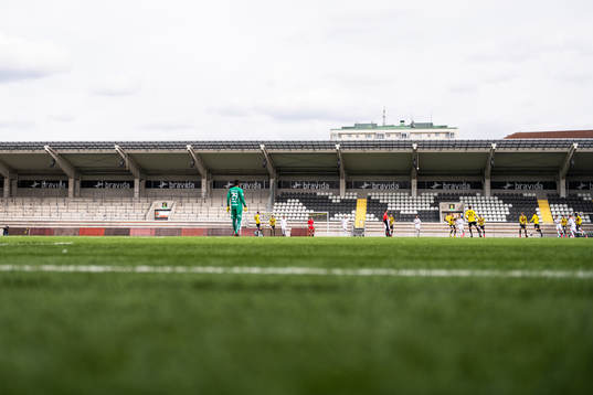 Bravida Arena med tomma läktare på grund av coronaviruset