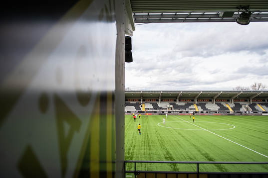 Bravida Arena med tomma läktare på grund av coronaviruset
