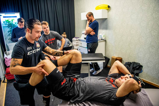 Pathrik Westerholm och osteopaten Niklas Torpling. I