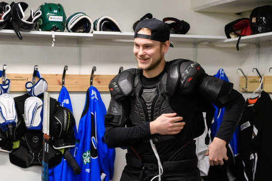 Anton Blidh, Boston Bruins, i omklädningsrummet innan en