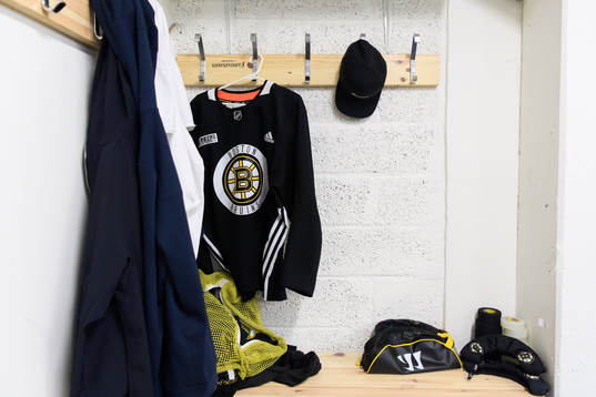 En tröja tillhörande Anton Blidh, Boston Bruins, i