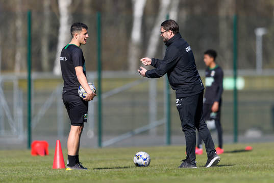 Varbergs Astrit Seljmani och tränare Joakim Persson