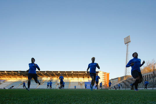 Players of IF Sylvia training at Östgötaporten Arena as
