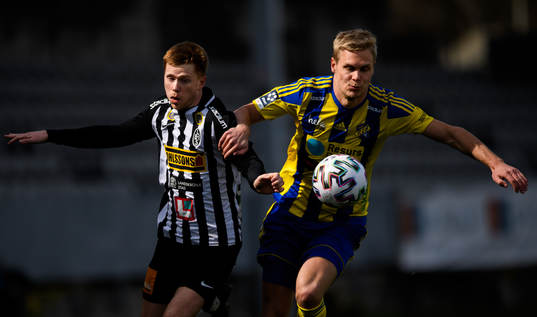 Landskronas Dennis Olofsson och Eskilsminnes Jonatan Persson