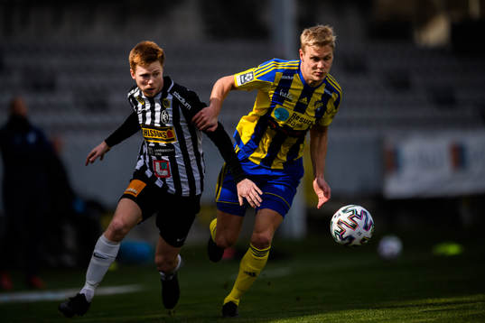 Landskronas Dennis Olofsson och Eskilsminnes Jonatan Persson