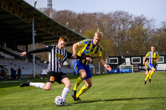 Landskronas Dennis Olofsson och Eskilsminnes Jonatan Persson