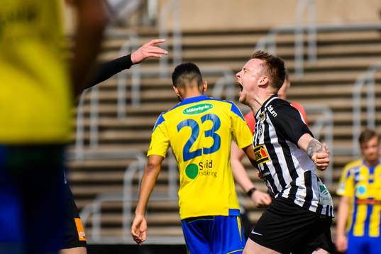 Landskronas Niklas Nielsen jublar