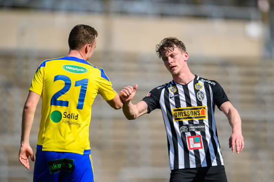 Eskilsminnes Linus Persson och Landskronas Robin Hofsö