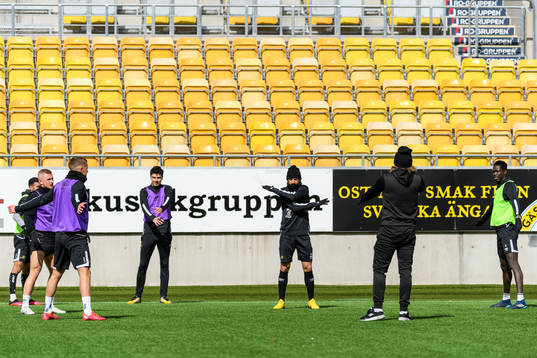 Spelare håller avståndet