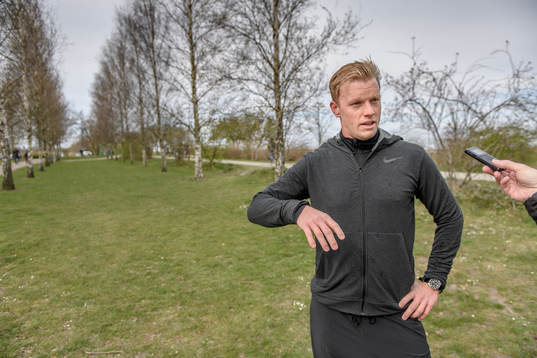 Carl Söderberg of the NHL team Arizona Coyotes is being