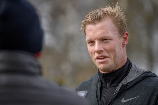 Carl Söderberg of the NHL team Arizona Coyotes is being
