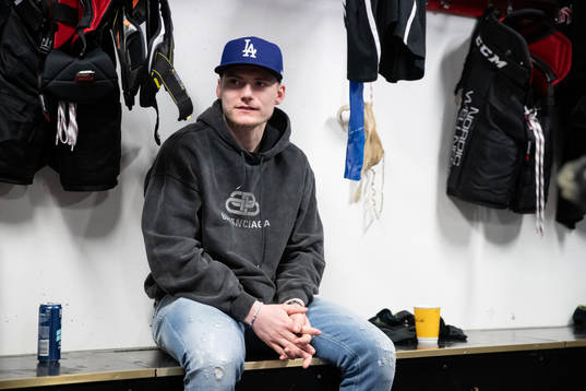 Lias Andersson innan en träning i ishockey
